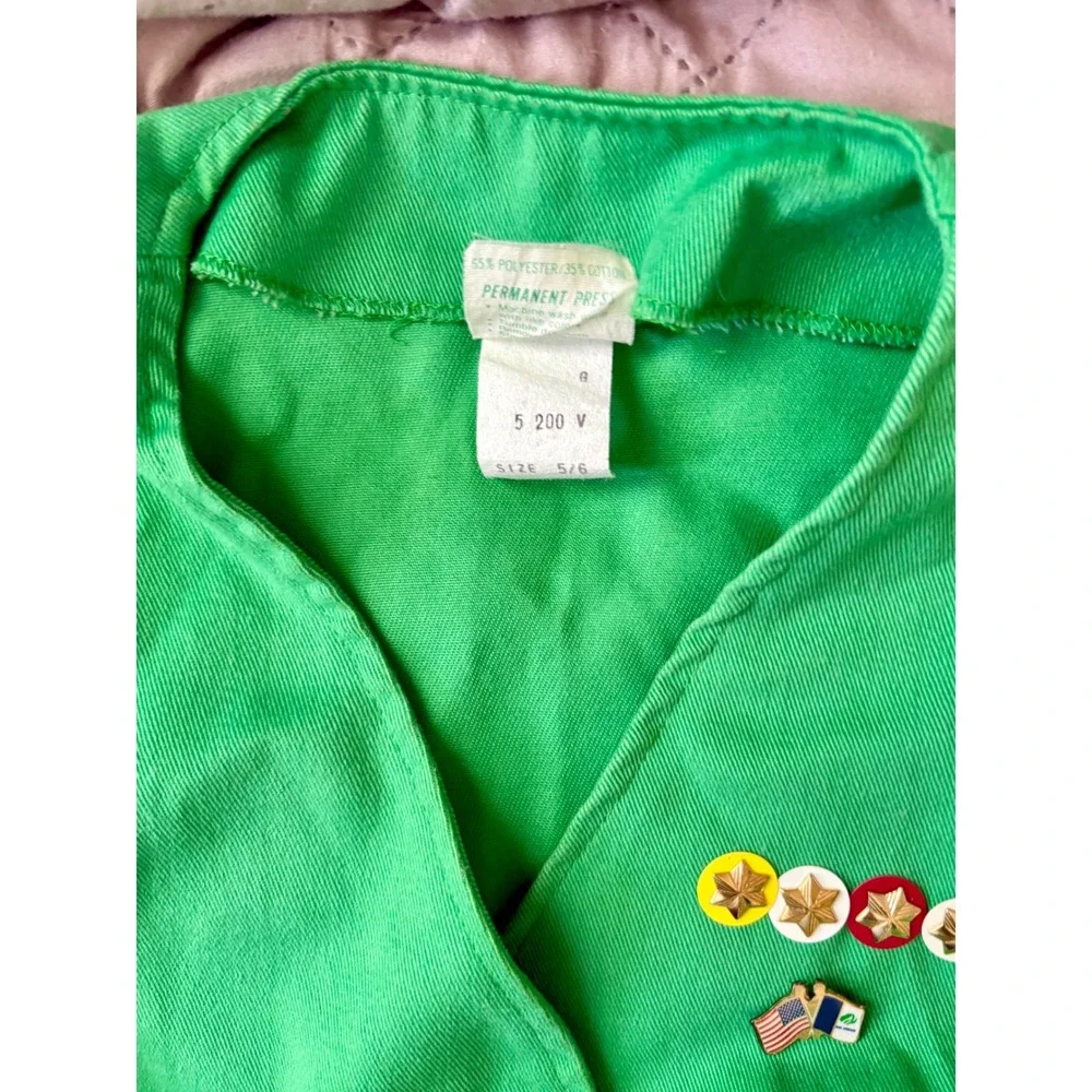 Vintage Girl Scouts Junior Green Uniform Vest with Pins Size 5/6 Kelly Green - Picture 3 of 7